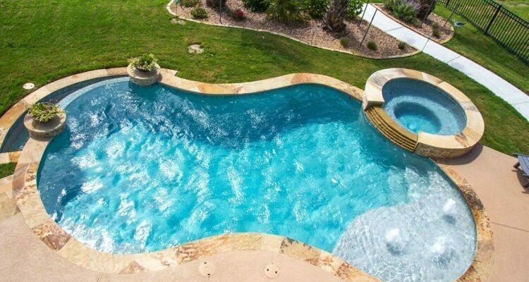 Difference between Concrete and Fiberglass Pools